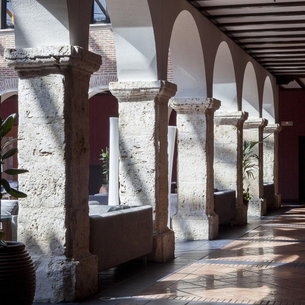 Ac Hotel Palacio De Santa Ana By Marriott Valladolid Bagian luar foto The cloister of the University of Valencia