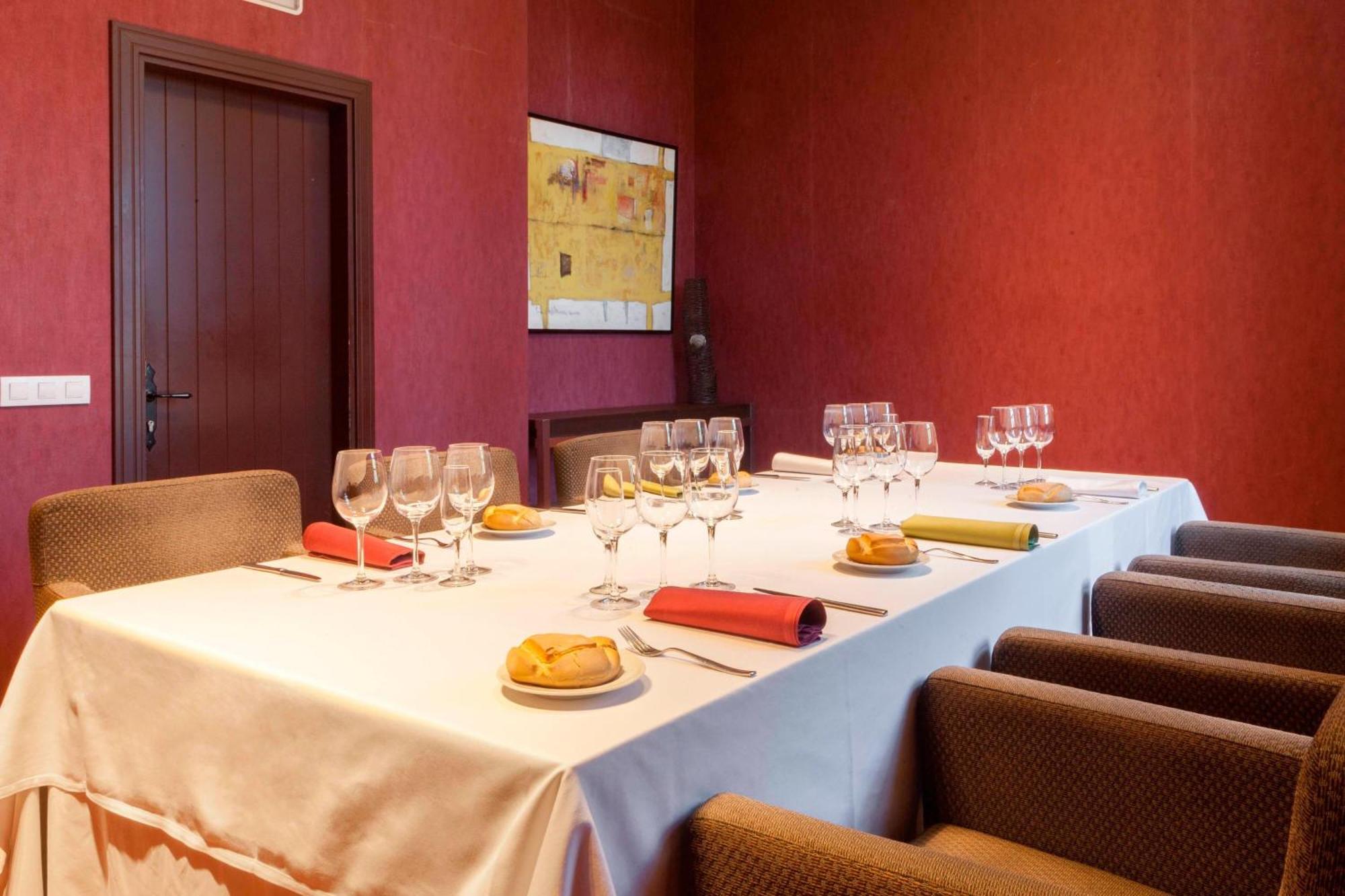 Ac Hotel Palacio De Santa Ana By Marriott Valladolid Bagian luar foto Tasting room