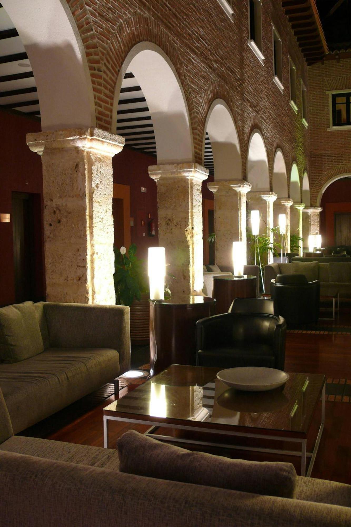 Ac Hotel Palacio De Santa Ana By Marriott Valladolid Bagian luar foto The hotel's lobby