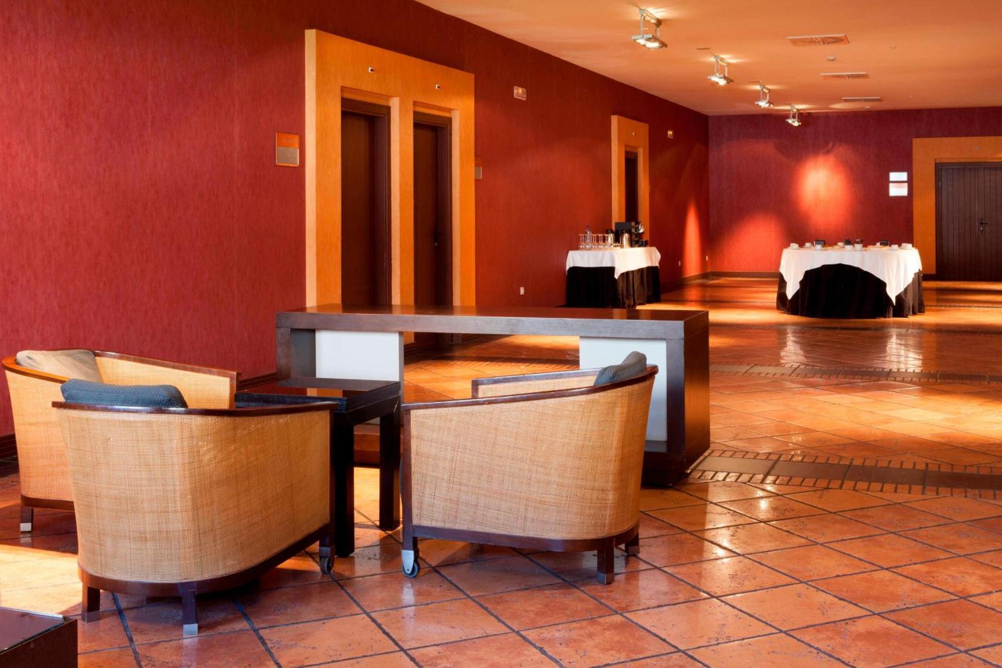 Ac Hotel Palacio De Santa Ana By Marriott Valladolid Bagian luar foto The lobby of the hotel