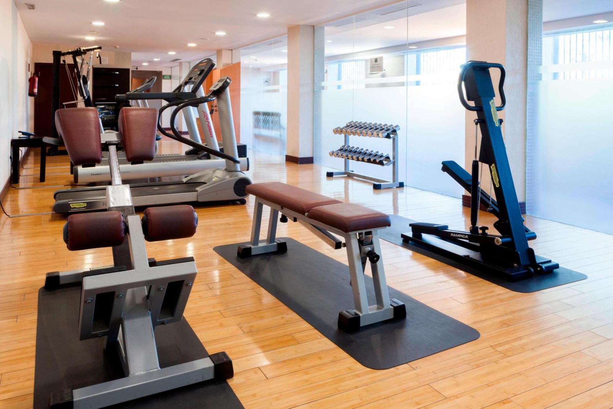 Ac Hotel Palacio De Santa Ana By Marriott Valladolid Bagian luar foto A gym