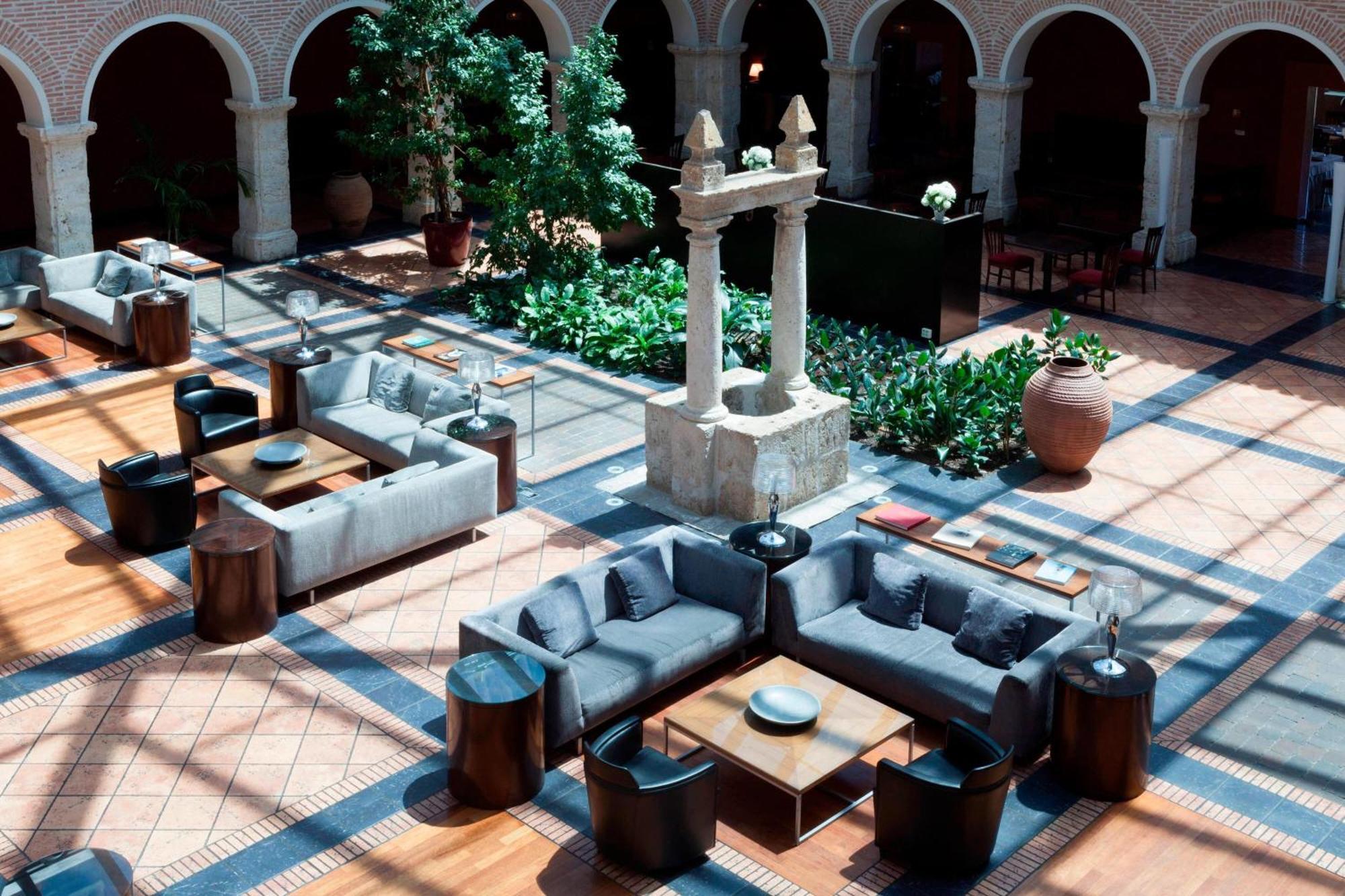 Ac Hotel Palacio De Santa Ana By Marriott Valladolid Bagian luar foto The hotel's lobby