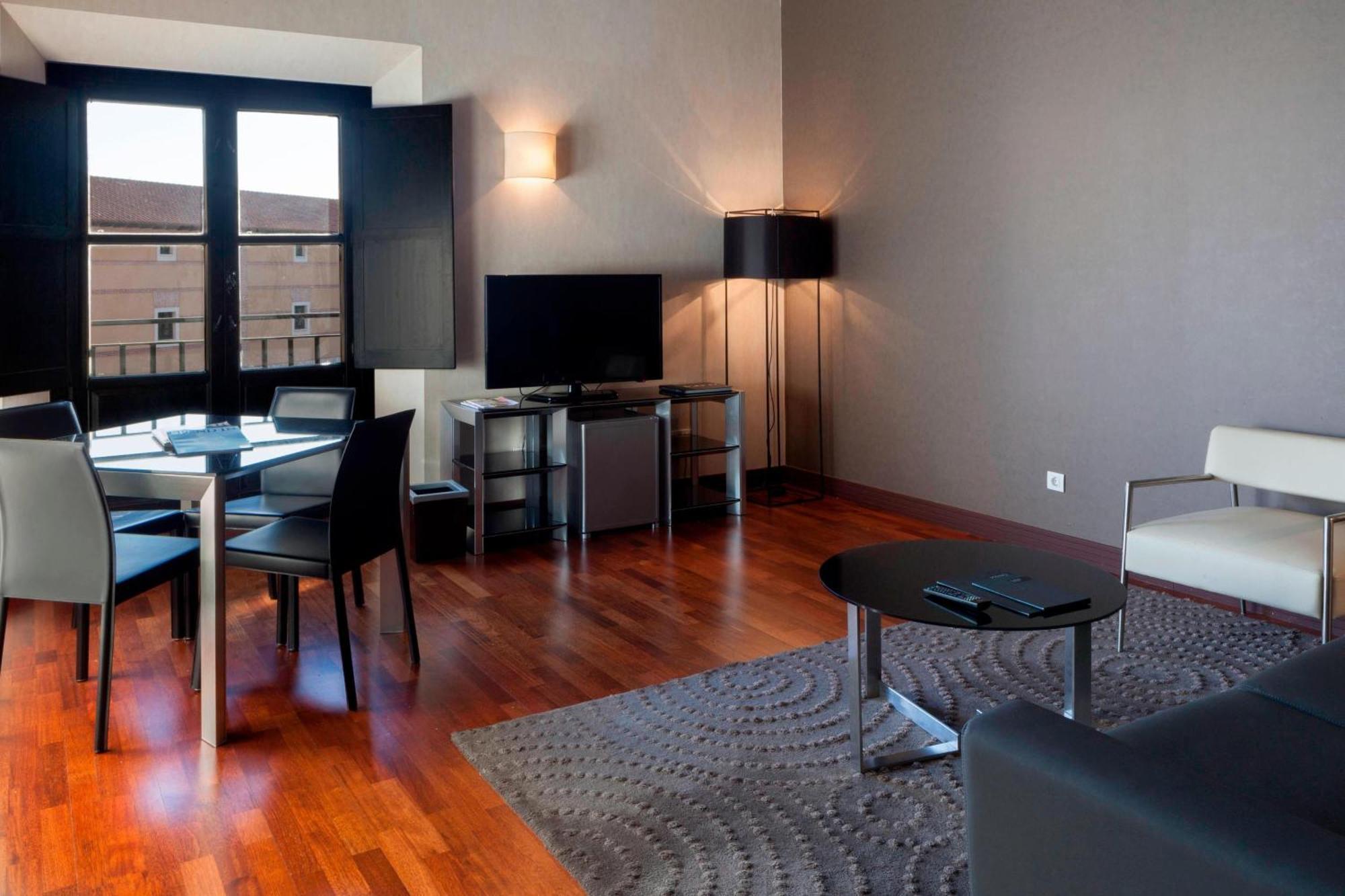 Ac Hotel Palacio De Santa Ana By Marriott Valladolid Bagian luar foto
