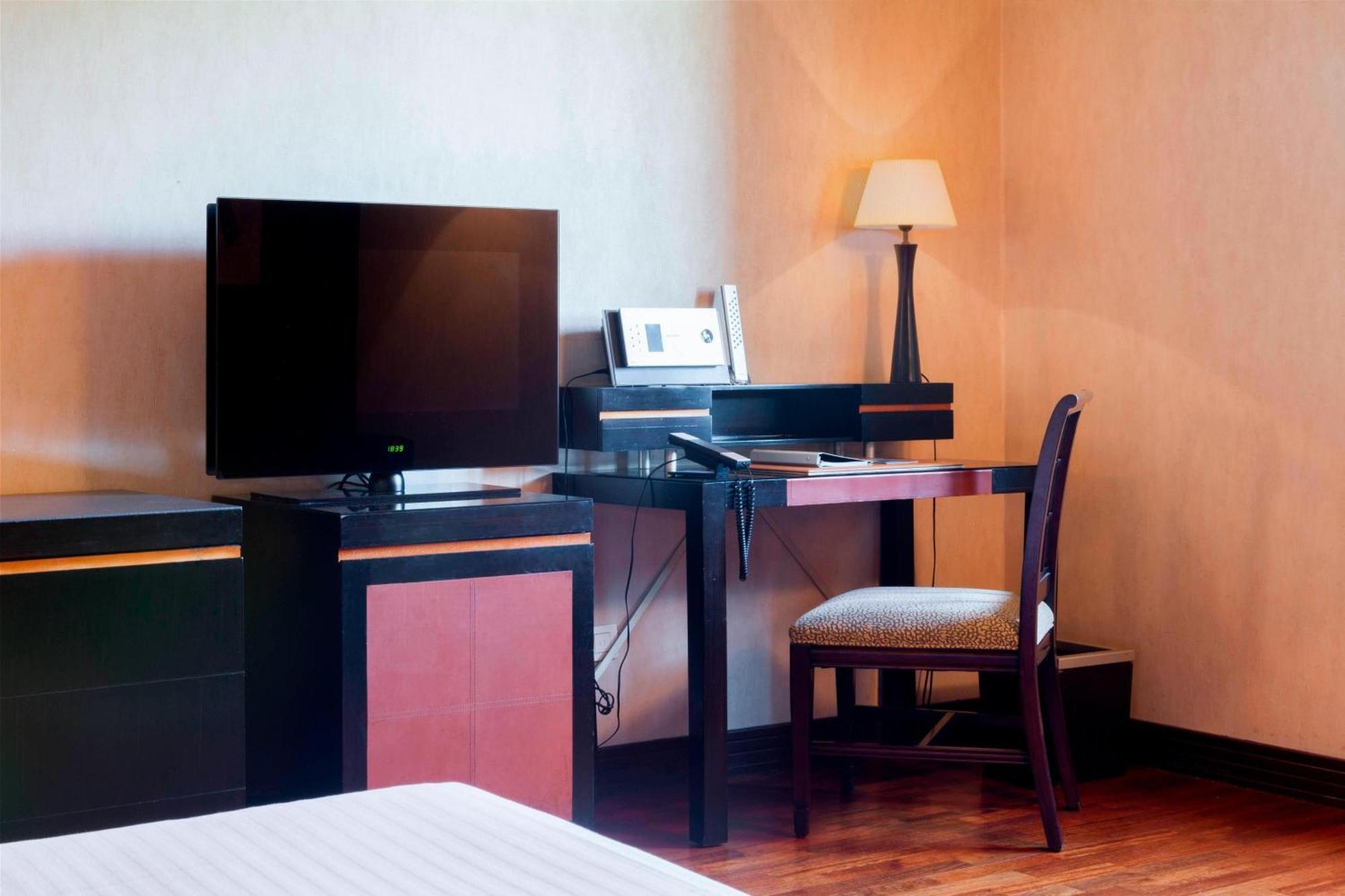 Ac Hotel Palacio De Santa Ana By Marriott Valladolid Bagian luar foto