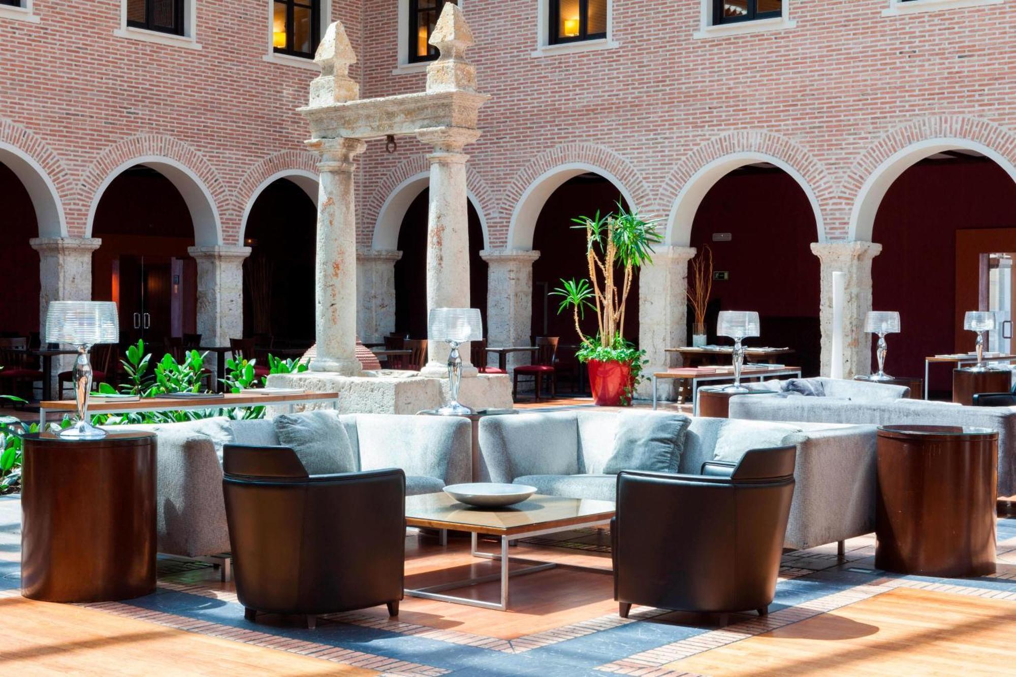 Ac Hotel Palacio De Santa Ana By Marriott Valladolid Bagian luar foto The hotel's lobby