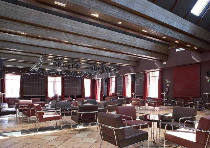 Ac Hotel Palacio De Santa Ana By Marriott Valladolid Interior foto The interior of the main conference hall