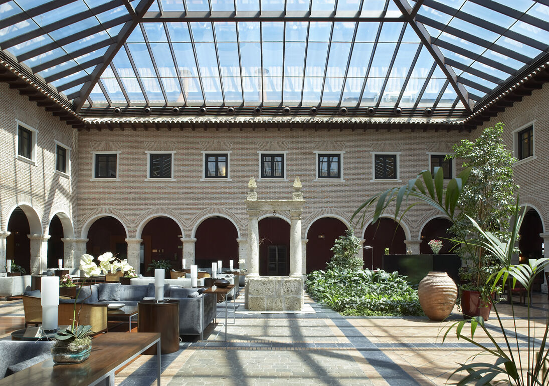 Ac Hotel Palacio De Santa Ana By Marriott Valladolid Bagian luar foto The interior of the hotel